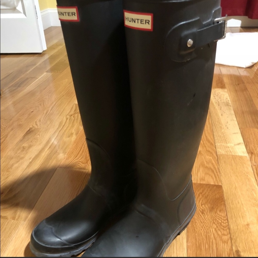 Black hunter boots
